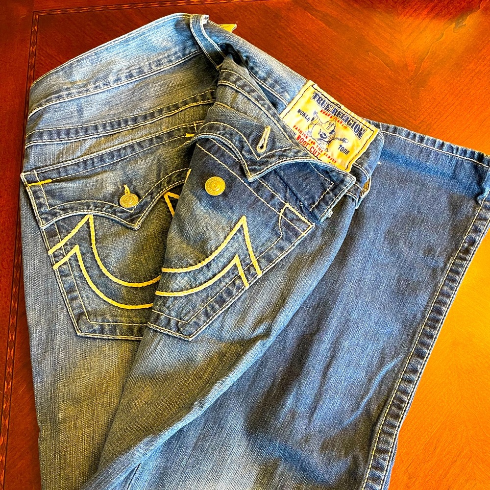 True Religion blue Jean. Wist =36 and length = 32.  The Jean is in good shape.